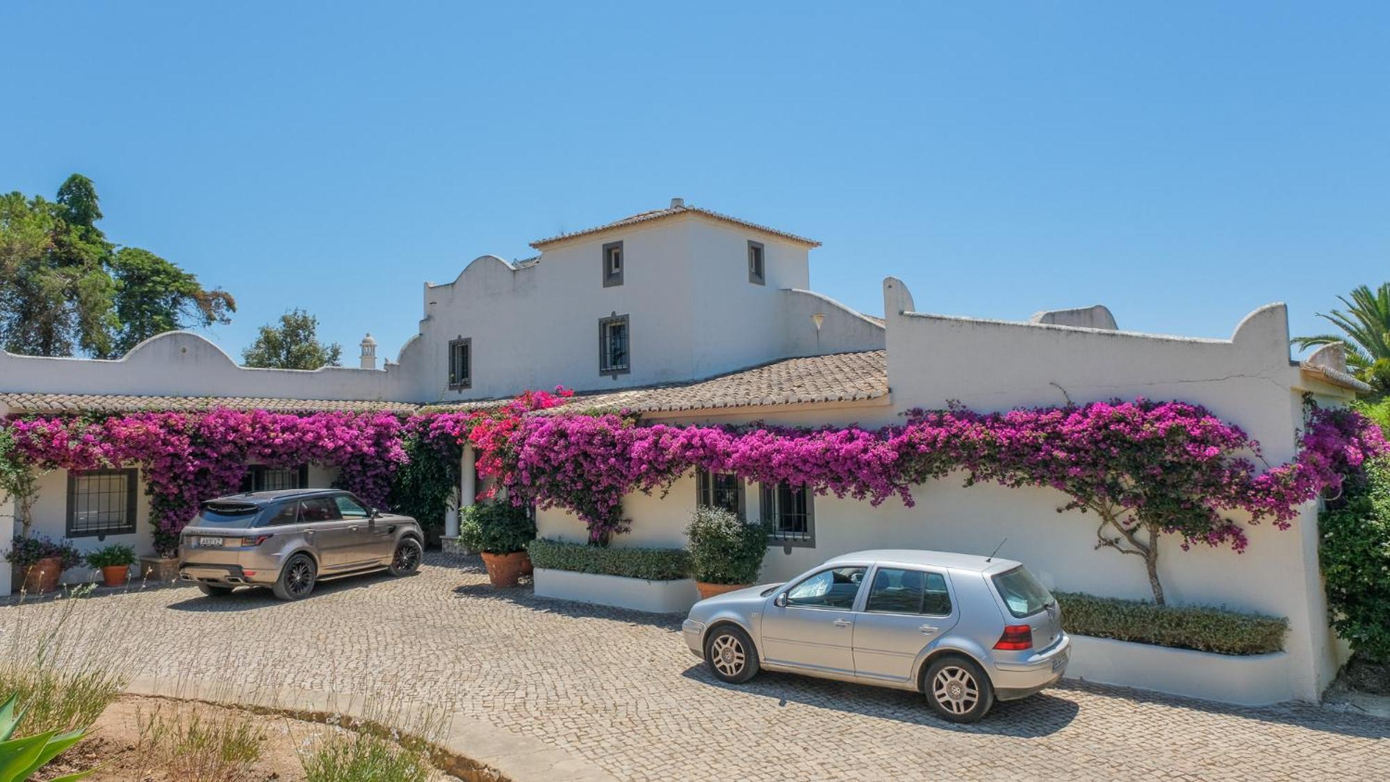 Casa Flores Villa *
