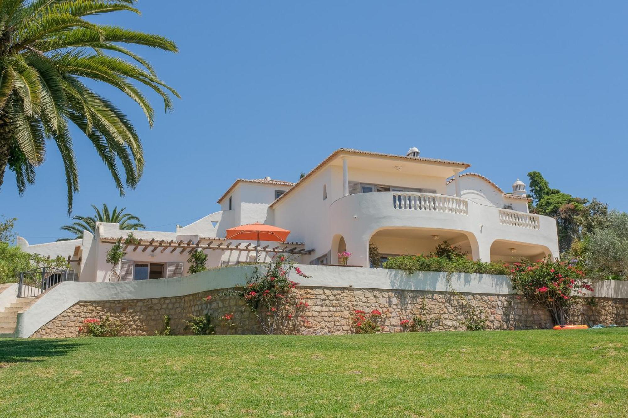 Casa Flores Lagos